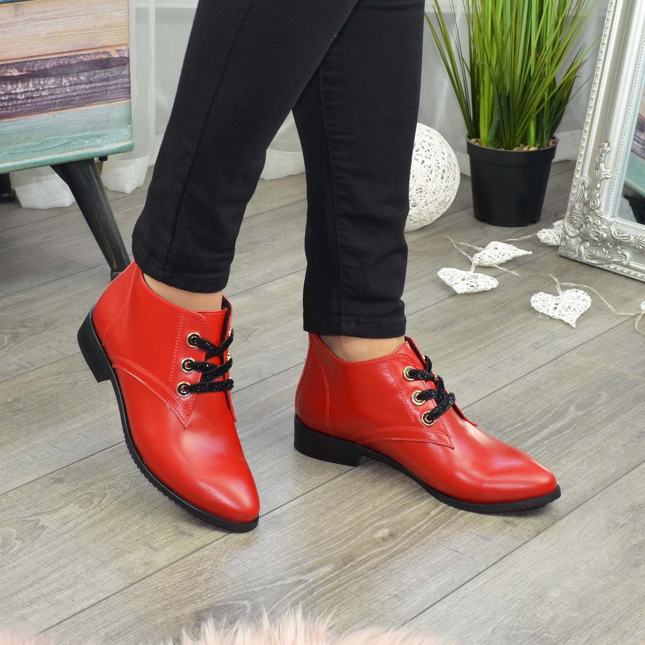 Ботинки женские кожаные на шнуровке, цвет красный