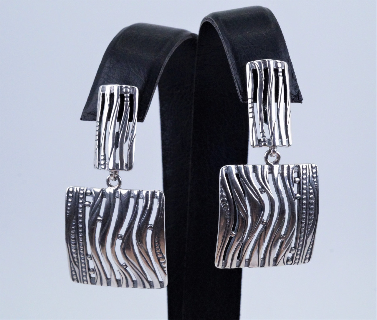 

Серьги-подвески серебряные 925 пробы.