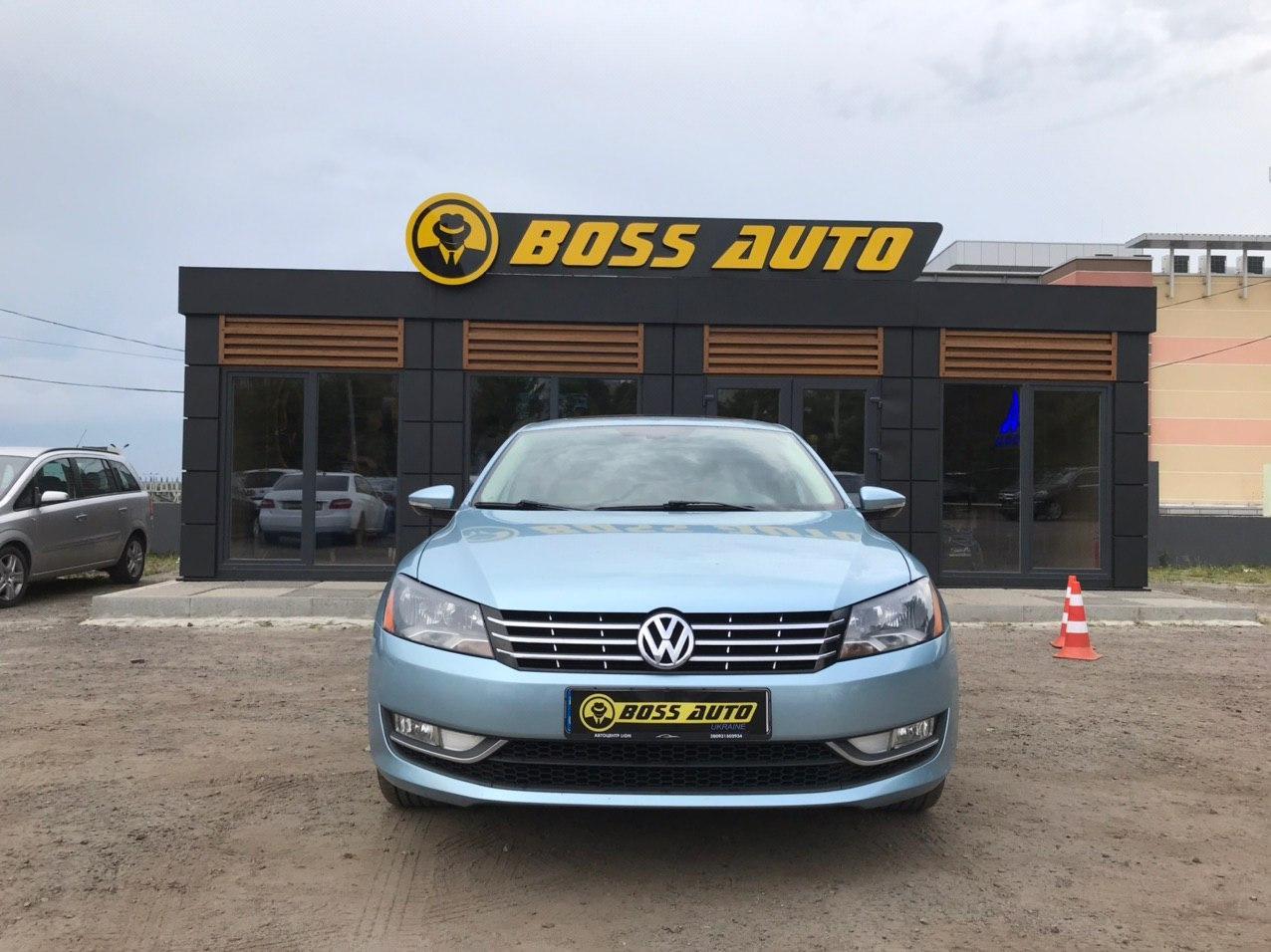 

Volkswagen Passat B7 2012, Синий