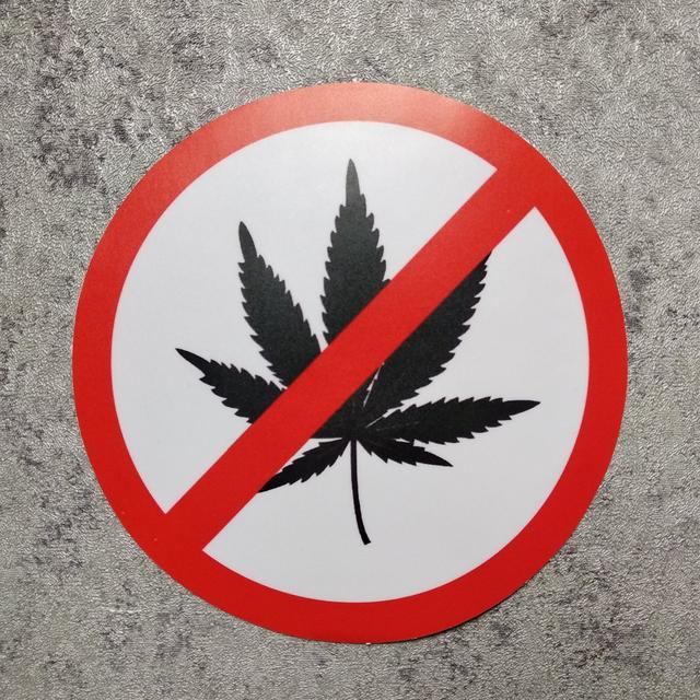 Наклейка С наркотиками не входить