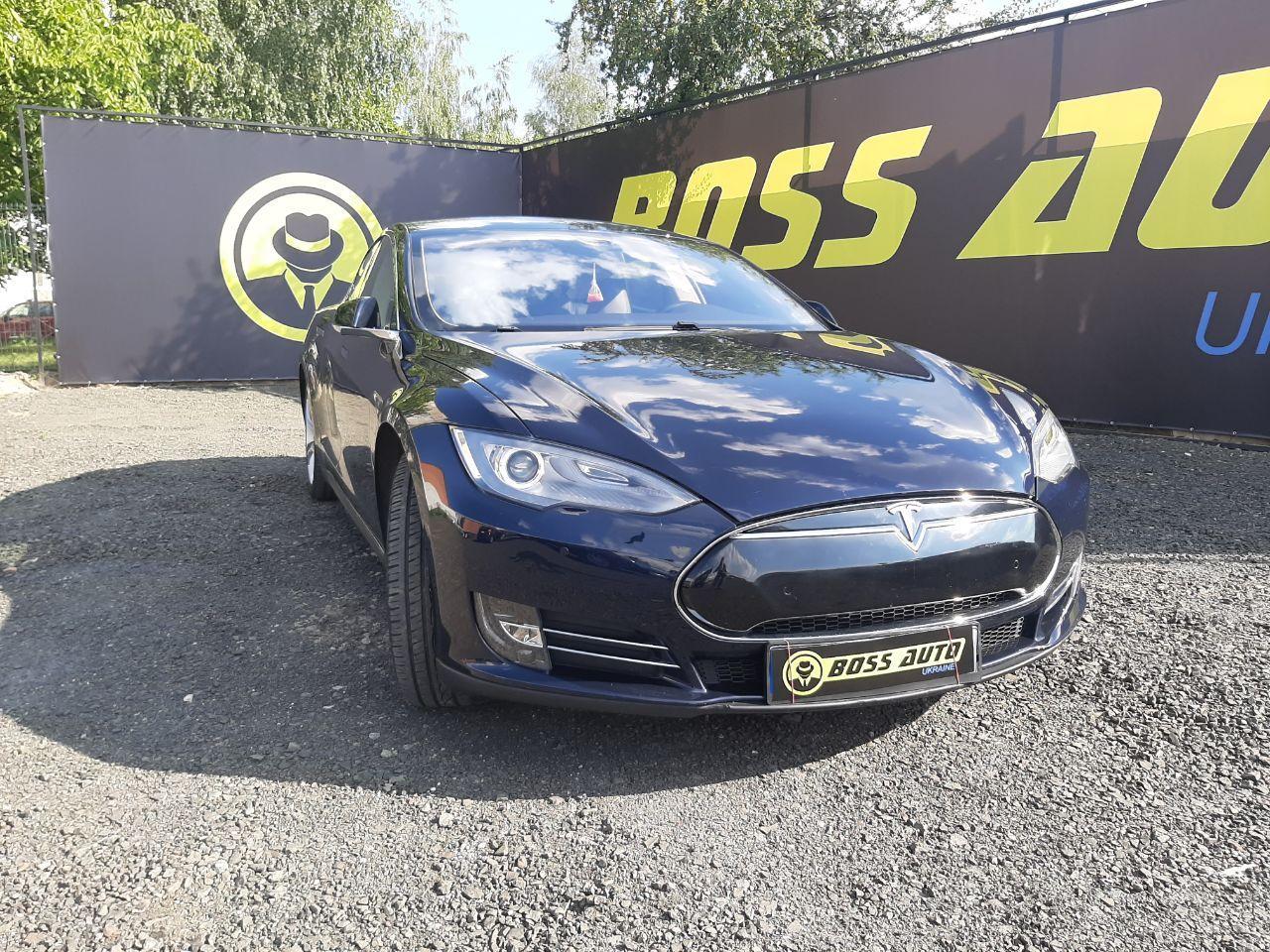 

Tesla Model S 85 2014, Черный