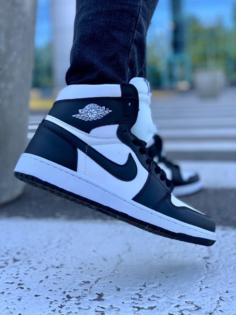 

Мужские кроссовки Nike Air Jordan 1 Retro High Patent Black/White / Найк Аир Джордан 1 Ретро Черно-Белый