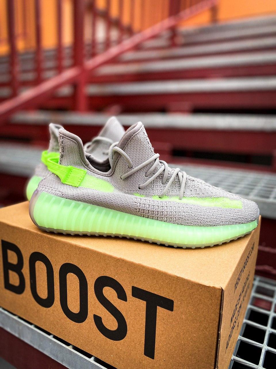 

Мужские Кроссовки Adidas Yeezy Boost 350 V2 "Wolf Grey/Green Glow" / Адидас Изи Буст 350 в2 серые/зеленые 43, Серый