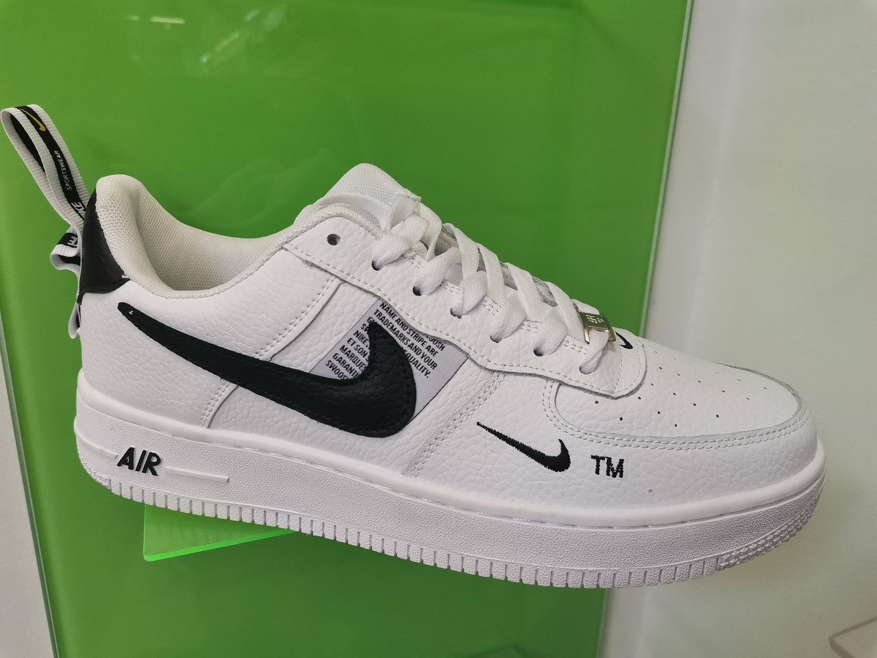 

Кроссовки в стиле Air Force 1 Low Pack White 40, Белые с черным