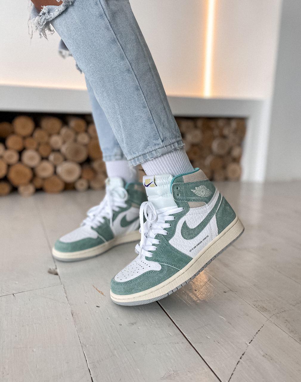 

Женские кроссовки Nike Air Jordan х Dior 1 Retro High Patent Mint / Найк Аир Джордан х Диор 1 Ретро Хай Мятные, Оливковый