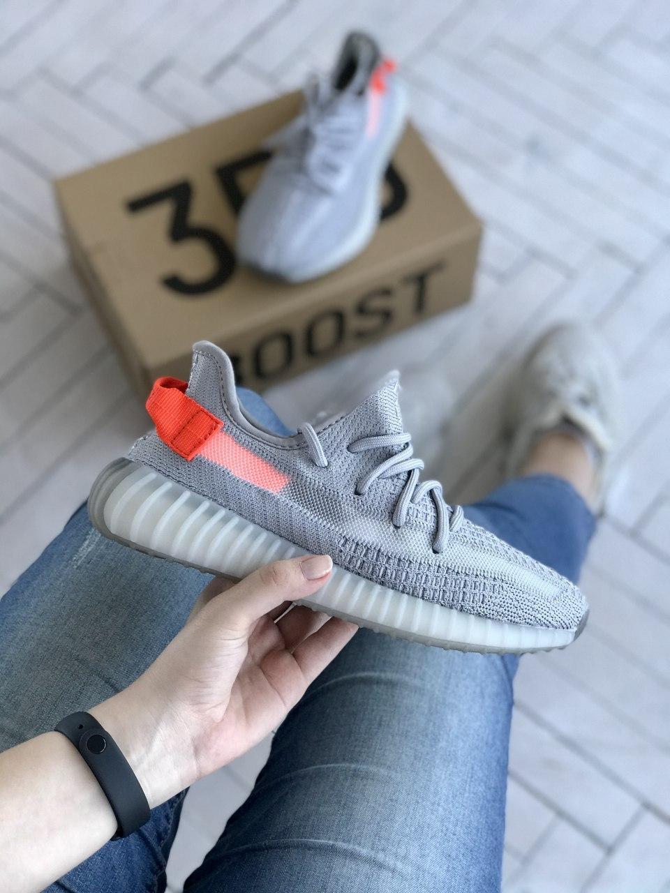 

Женские кроссовки Adidas Yeezy Boost 350 v2 Grey / Адидас Изи Буст 350 в2 Серый 40