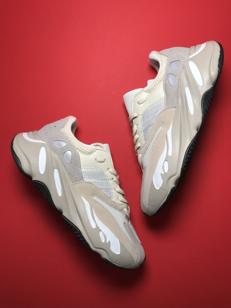 

Adidas Yeezy Boost 700 Analog (Бежевый)