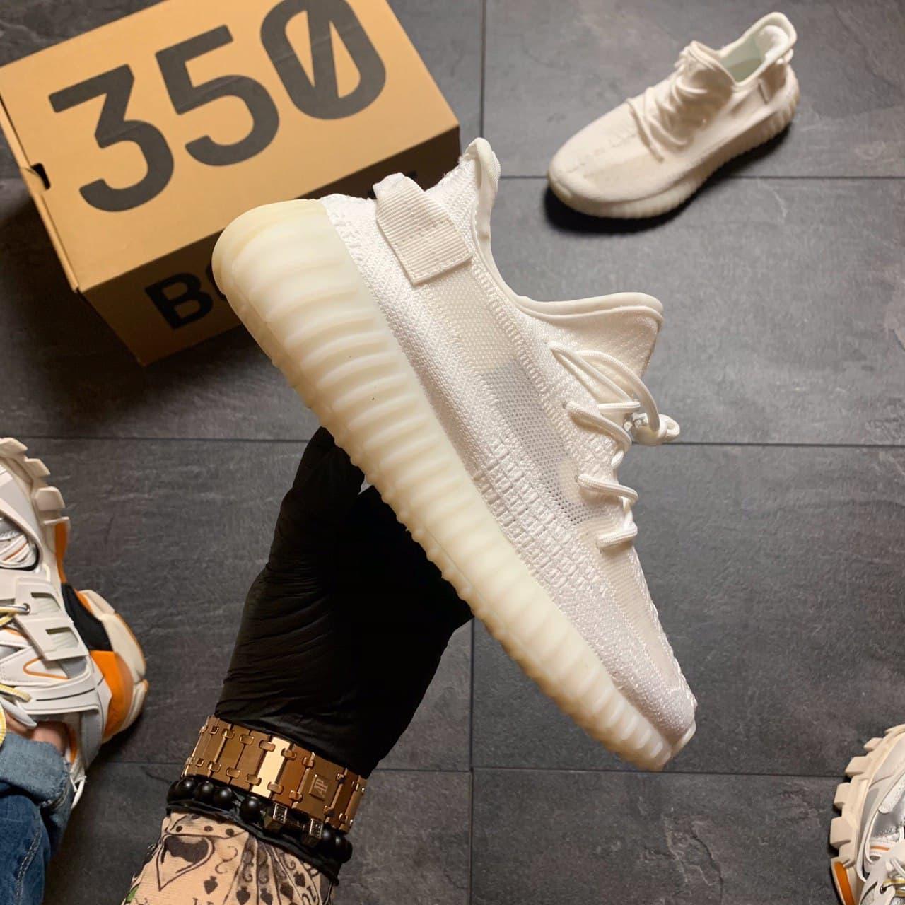 

Женские кроссовки Adidas Yeezy Boost 350 v2 full White / Адидас Изи Буст 350 в2 Белые 38, Белый