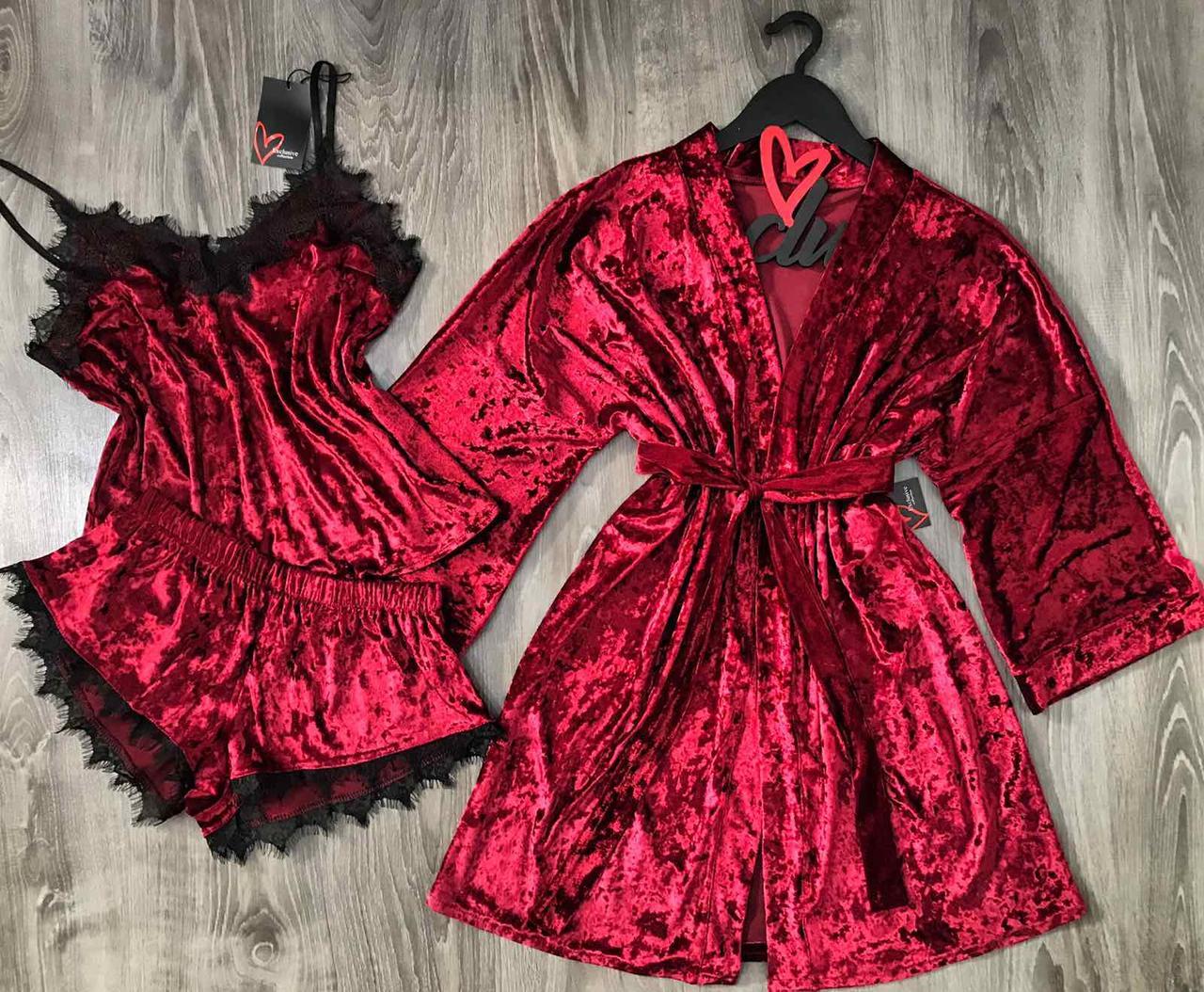 

Бордовый велюровый комплект домашней одежды с кружевом.