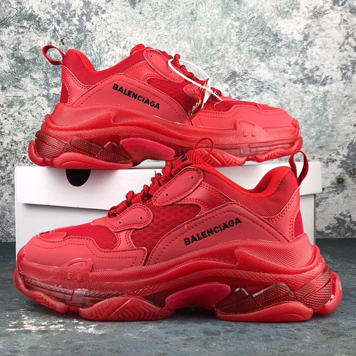 

Женские кроссовки Balenciaga Triple S Red / Баленсиага Трипл С Красные 37, Красный