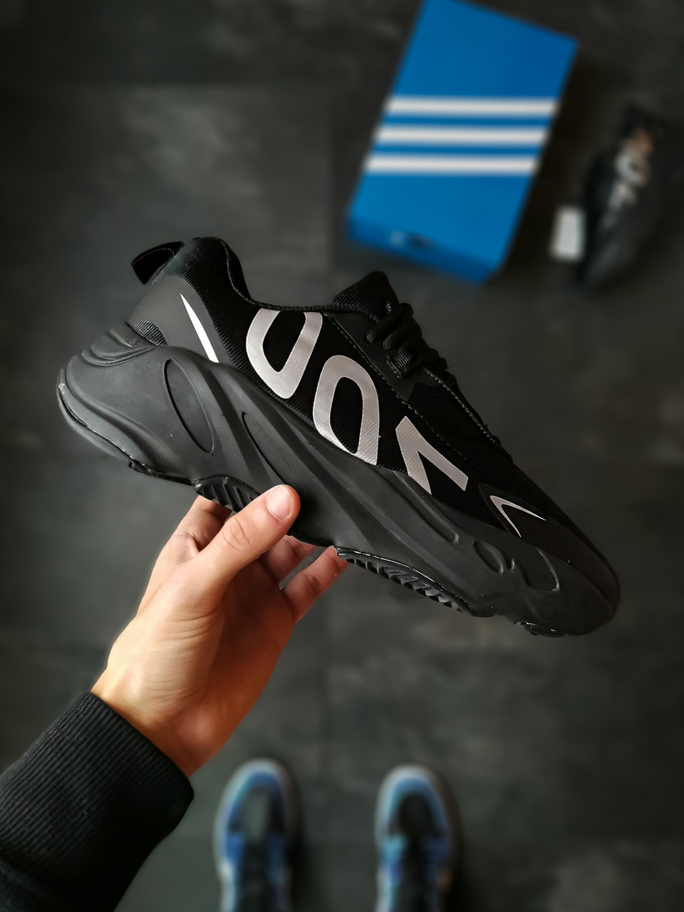 

Мужские кроссовки Adidas Yeezy 700 черные 44, Черный