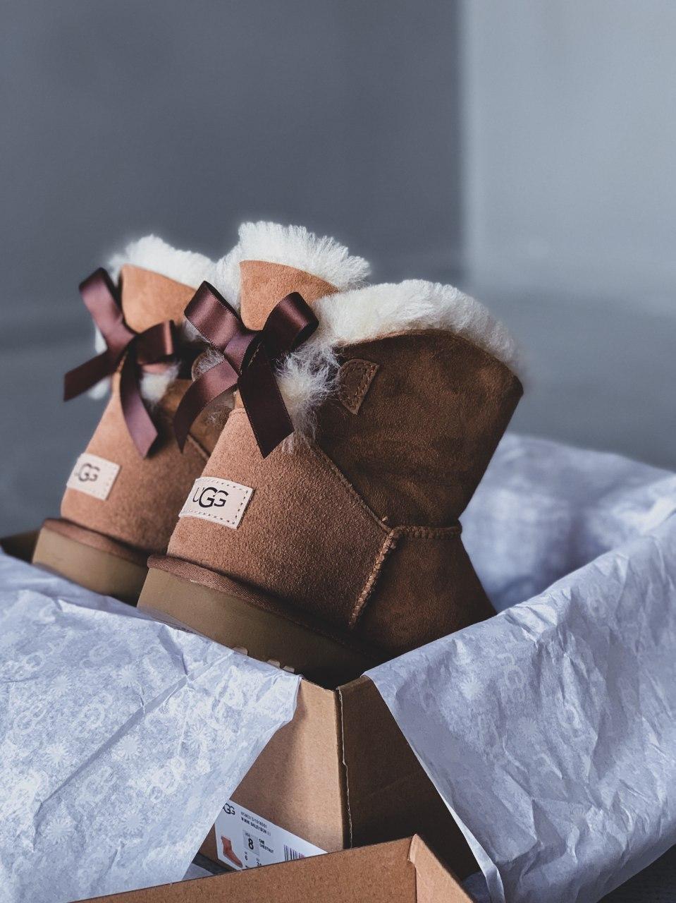 

Угги женские Ugg Australia MINI BAILEY BOW II коричневые, натуральная замша, овчина, код FL-3077