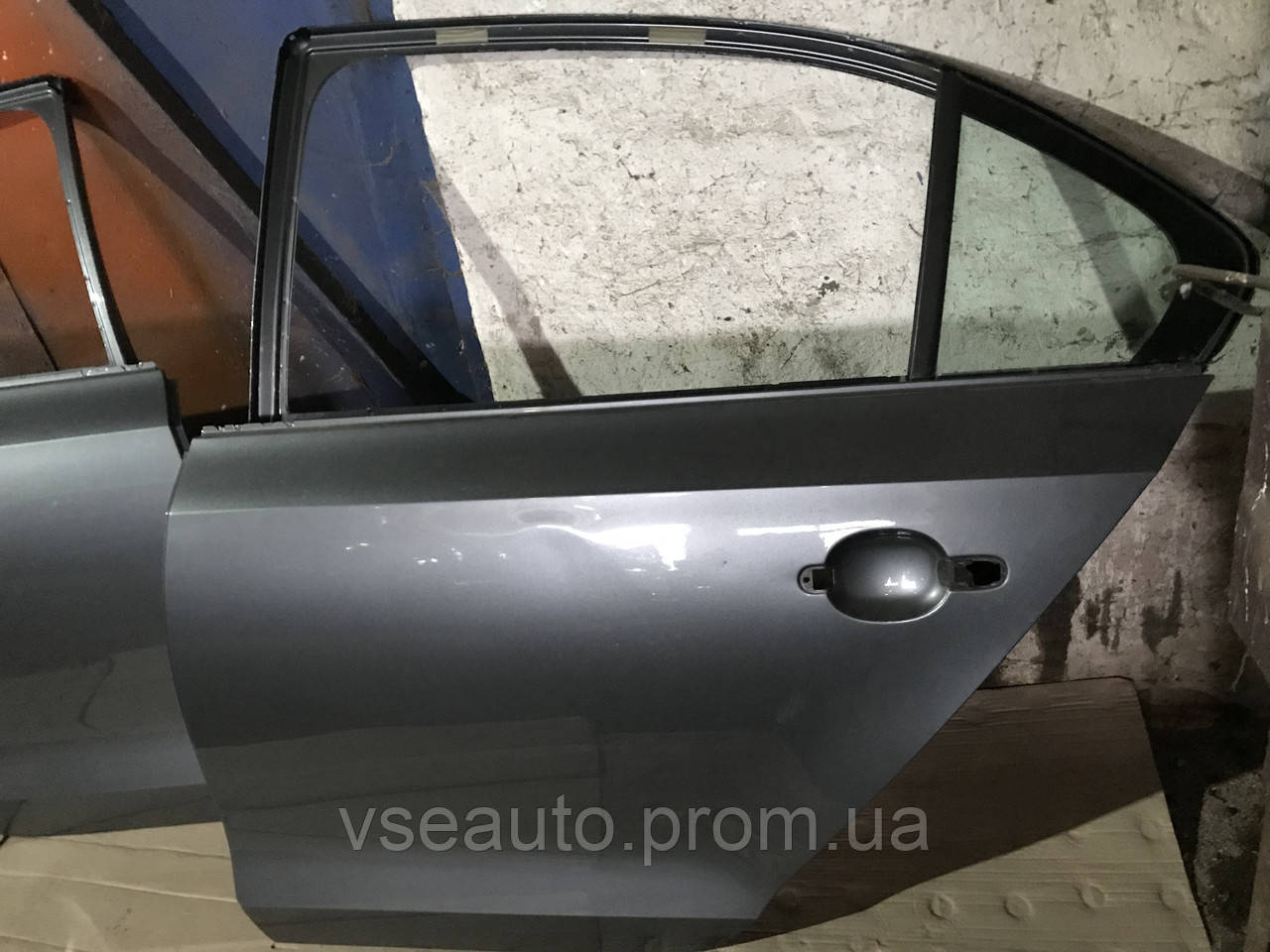 

Дверка задняя левая Volkswagen Jetta Джетта 6 (Gray) 10-14 USA