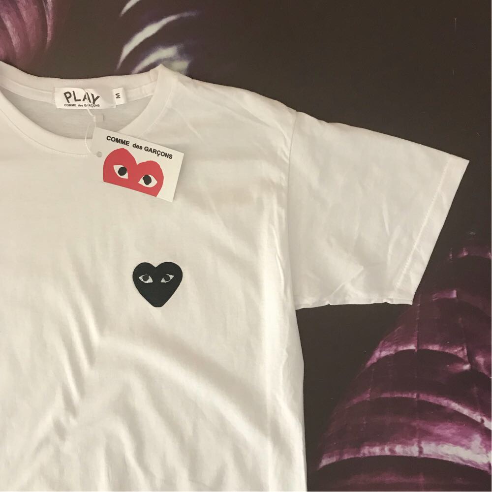 

Comme des garcons . Белая футболка. Цифровая печать