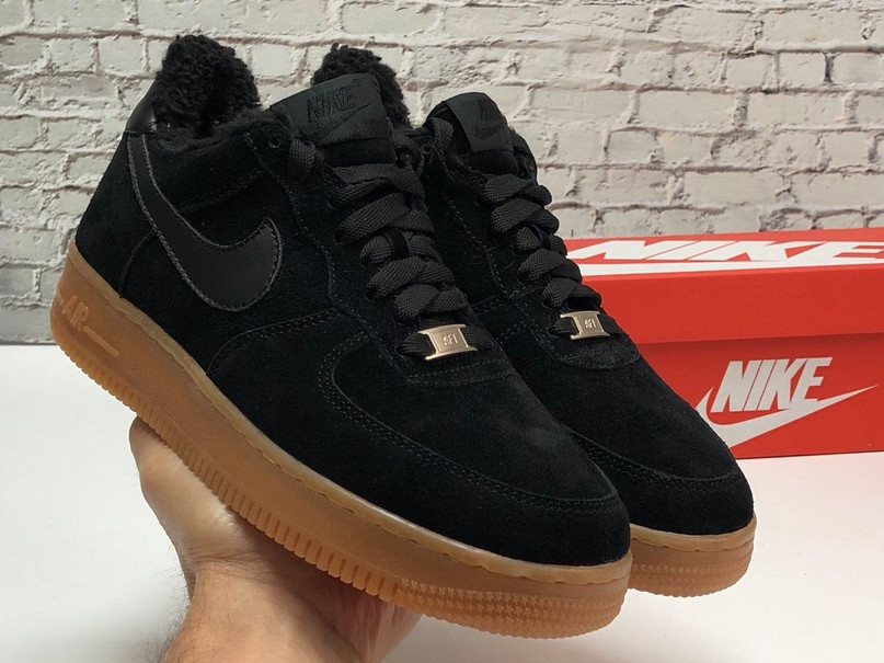 

Кроссовки Nike Air Force Fur Black / Brown (натуральная замша, МЕХ) 43, Черный