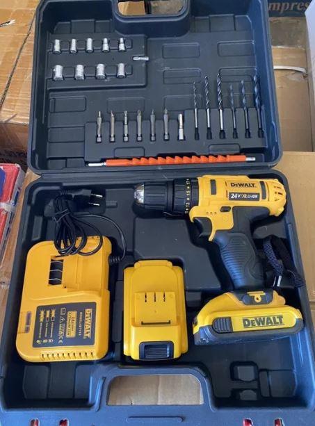 

Аккумуляторный дрель шуруповерт DeWALT DCD791 24V 4Ah Девольт с набором бит