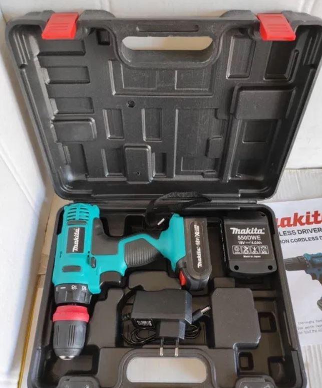 

Аккумуляторный шуруповерт Makita 550 DWE 18V 4 А/час с DFR патроном.