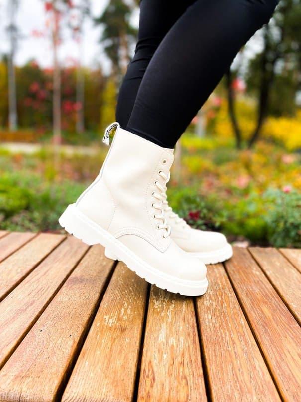 

Боты женские Др Мартинс 1460 белые. Ботинки Dr. Martens 1460 White Cream. Белые Мартинсы женские БЕЗ МЕХА., Белый