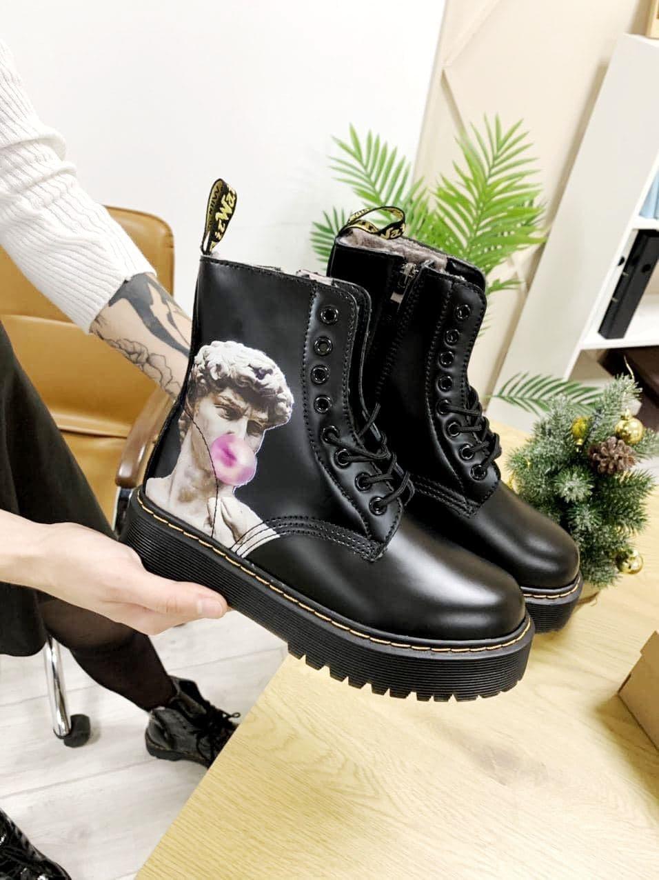 

Зимние ботинки Dr Martens Jadon женские на меху с рисунком сбоку повседневные 40, Черный