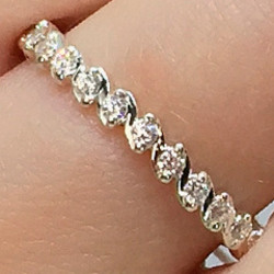 

Серебряное кольцо с фианитами СР-100