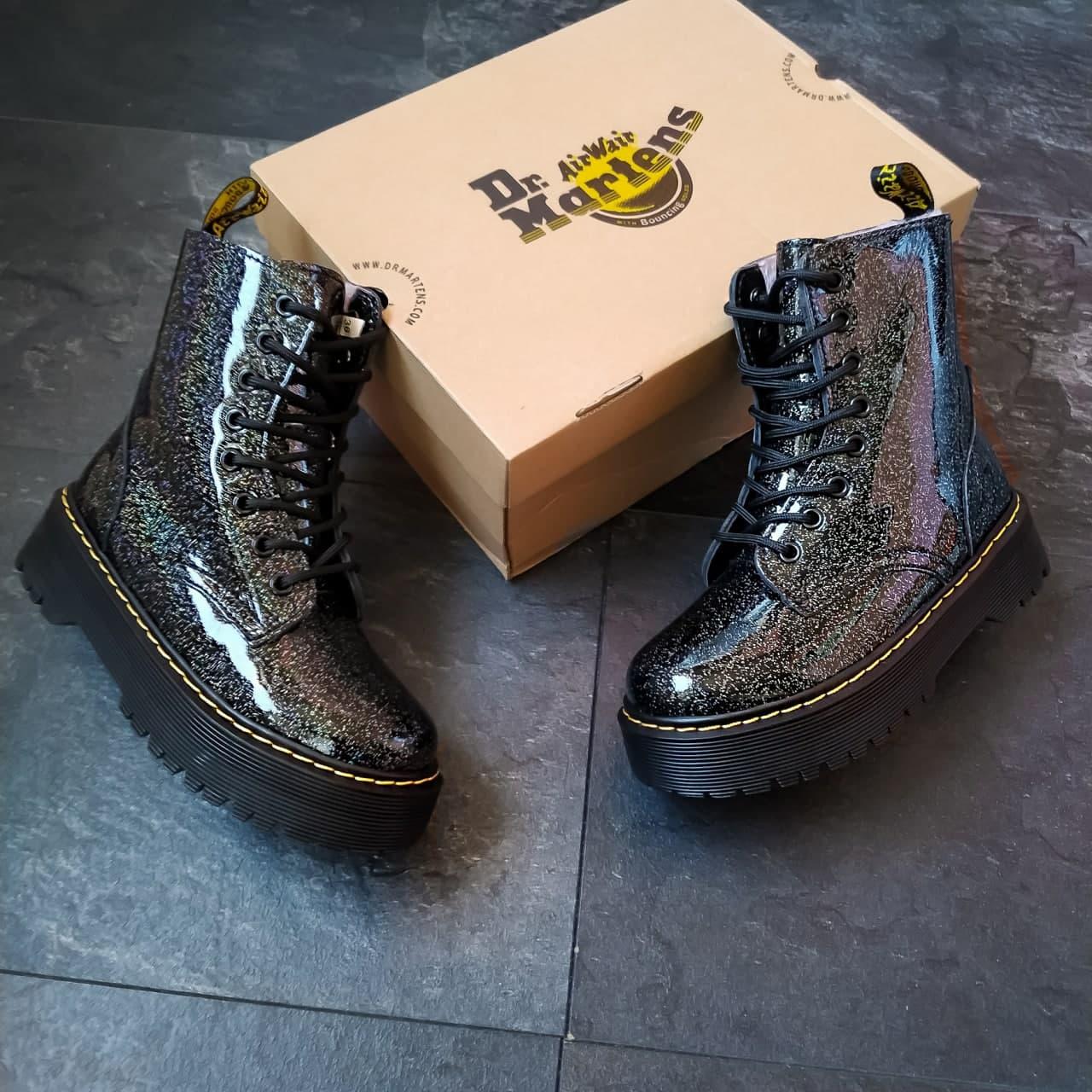 

Женские ботинки Dr. Martens GALAXY. Боты для девушек Др Мартинс Гелекси с мехом лакированные.