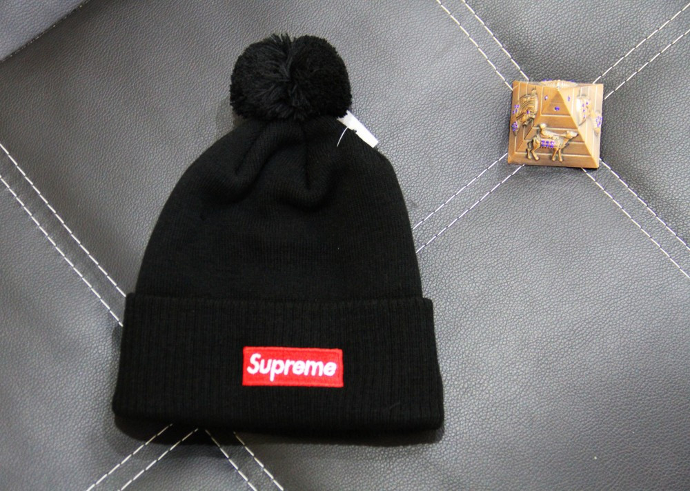 

Шапка Supreme classic black