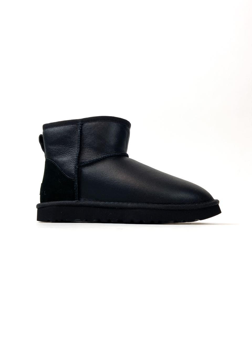 

Черные кожаные угги UGG Classic II Mini Black Leather (классические 100% овчина внутри) 37