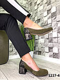 Туфли женские замшевые хаки на каблуке с принтом на пятке, фото 4
