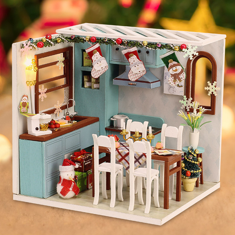 

M-011 Christmas kitchen - Рождественский ужин + купол