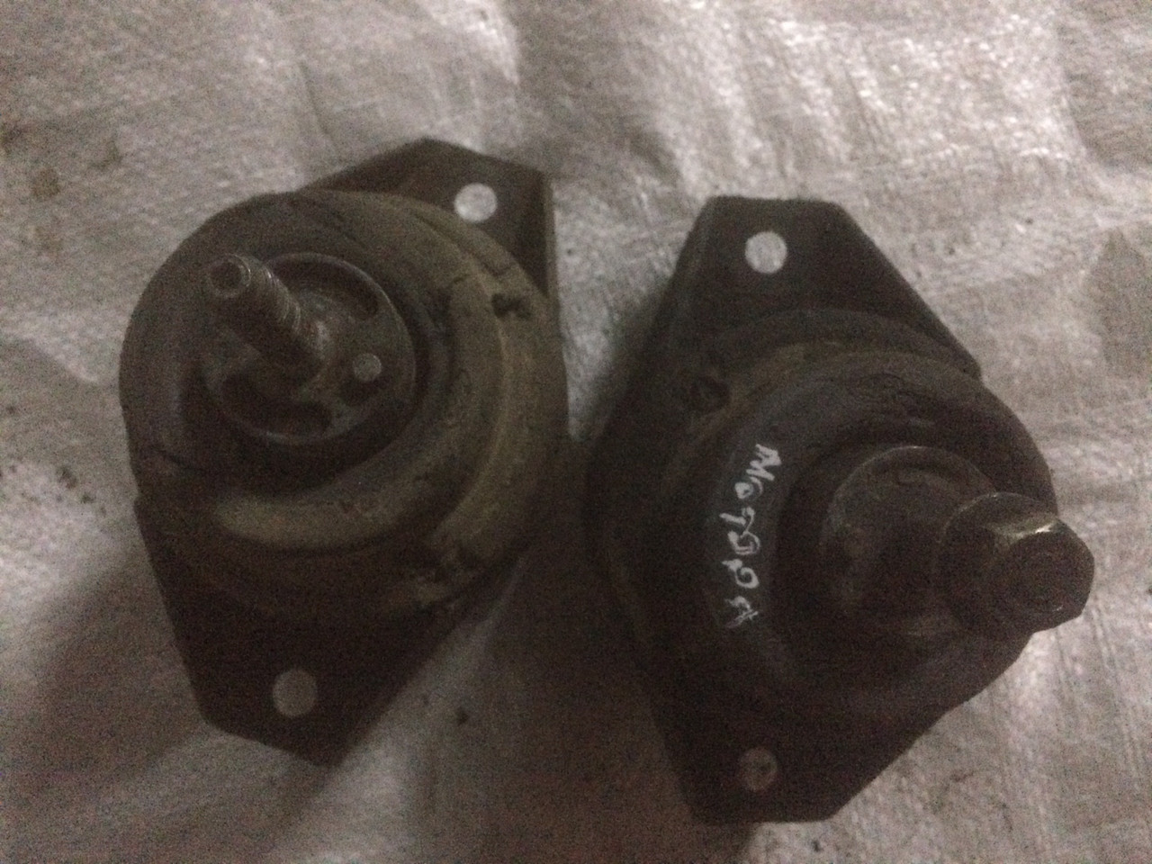 

Розборка подушка двигателя Land Rover Discovery 2 TD5 - 2.5