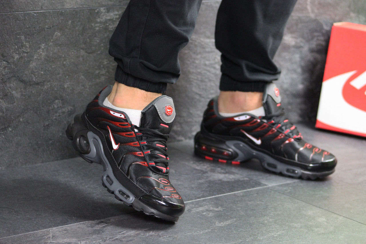 

Мужские кроссовки в стиле Nike Найк Air Max Tn, черные с красным 45 (28,5 см), Черный