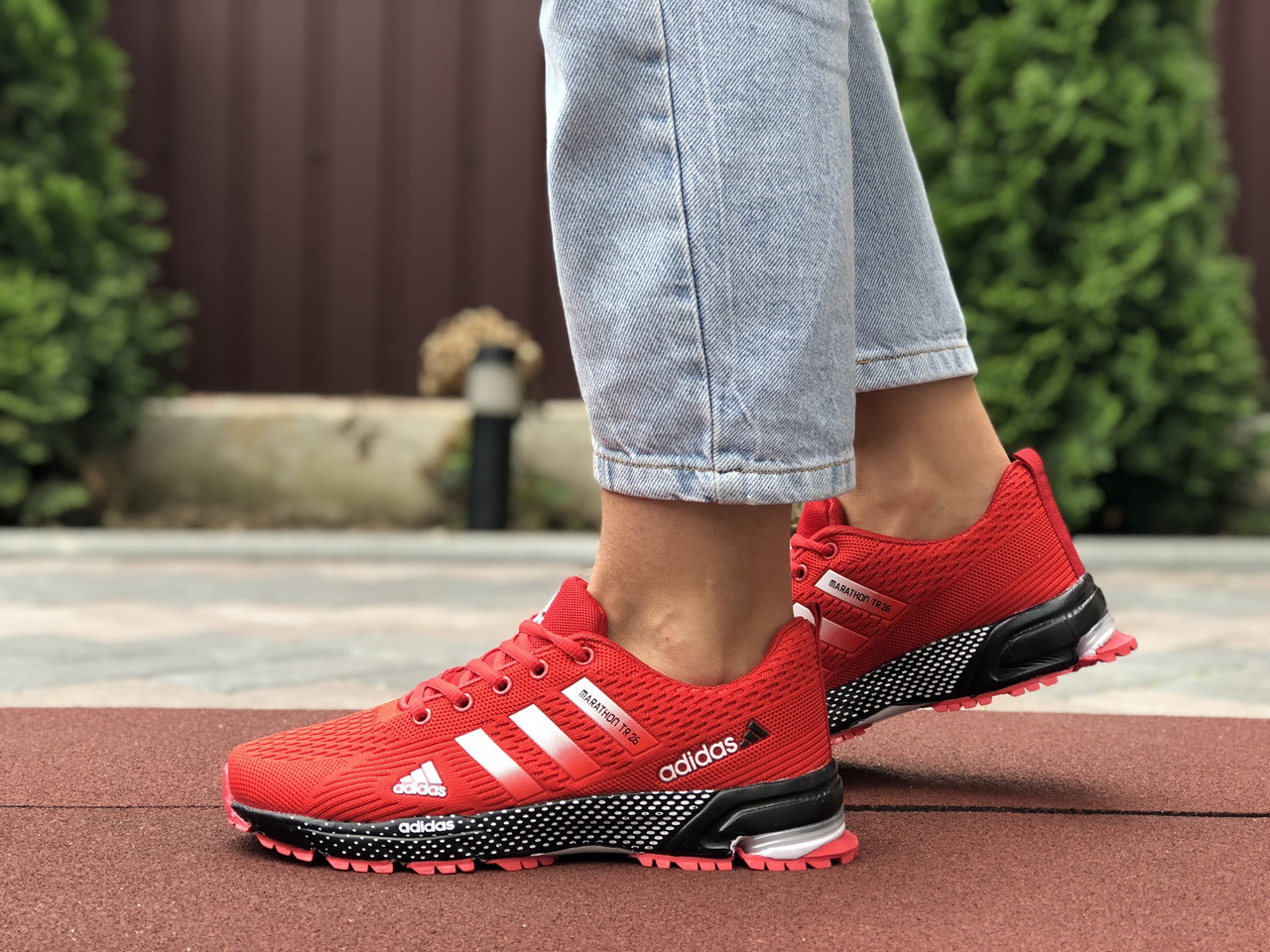 

Женские кроссовки в стиле Adidas Адидас Marathon TR 26, красные, 39 (25 см), Белый