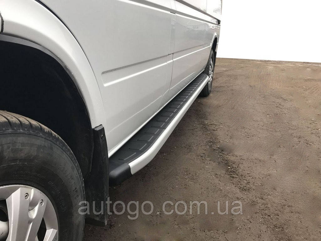 

Volkswagen LT боковые пороги фуллмонд на среднюю базу