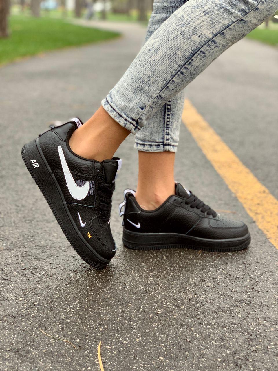 

Женские кроссовки Nike Air Force 1 Low Black / Найк Аир Форс 1 Low Черные 40, Черный