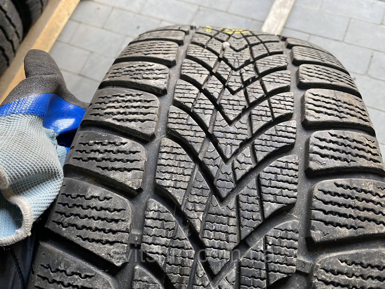 

Шини бу зима 245/50R18 Dunlop Sport 4D Комплект