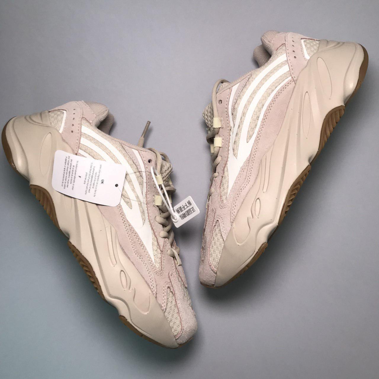 

Женские кроссовки Adidas Yeezy Boost 700 Beige Reflective / Адидас Изи Буст 700 Бежевые Рефлективные 39, Бежевый