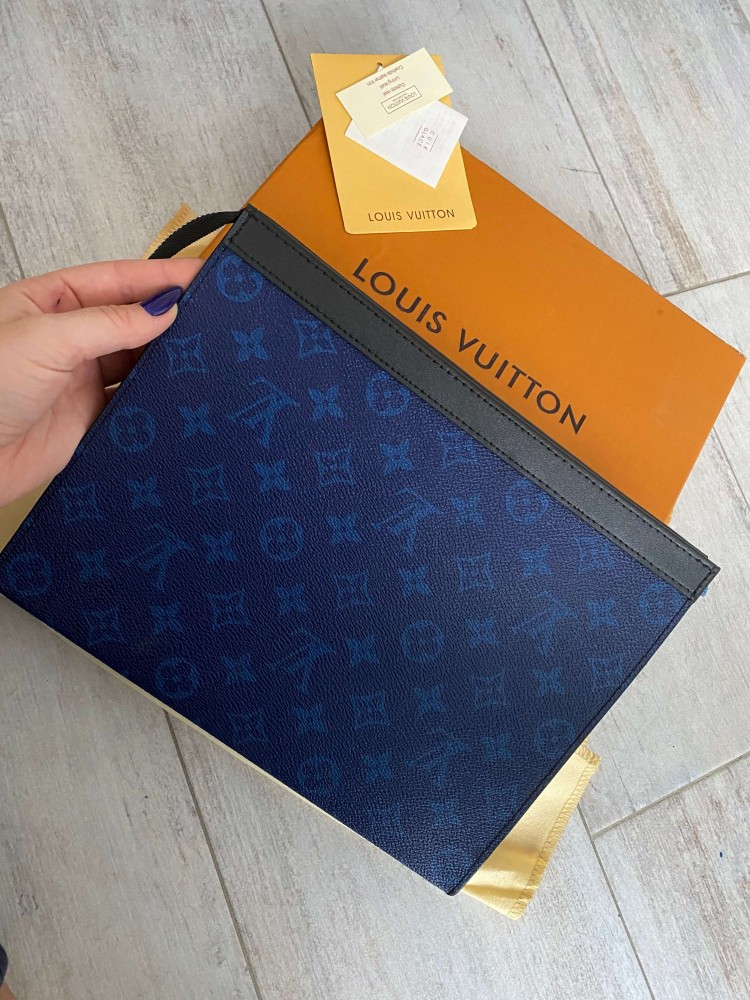 

Louis Vuitton Pochette Voyage MM Monogram Pacific Blue/Red