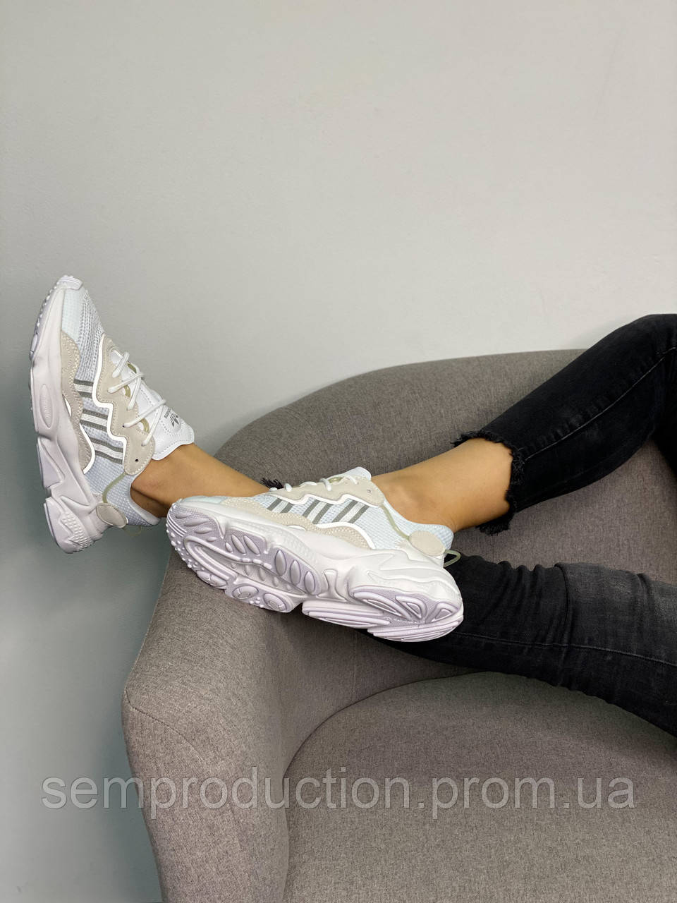 

Кроссовки мужские женские Adidas Ozweego White/Blue Адидас Озвиго (белый/голубой)