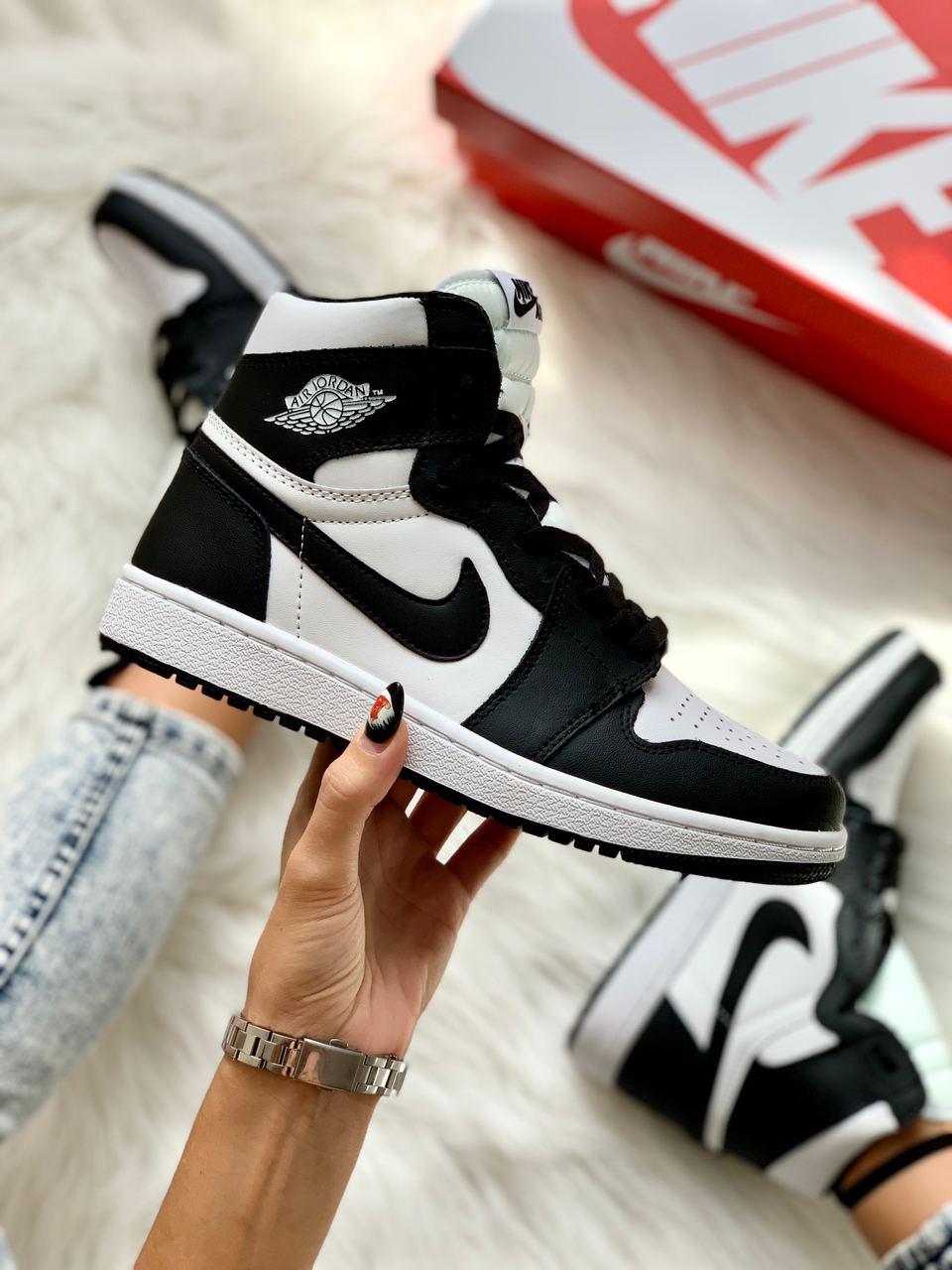 

Женские зимние кроссовки Nike Air Jordan 1 Retro High Black White / Найк Аир Джордан 1 Ретро Хай Черные Белые, Черно-белый