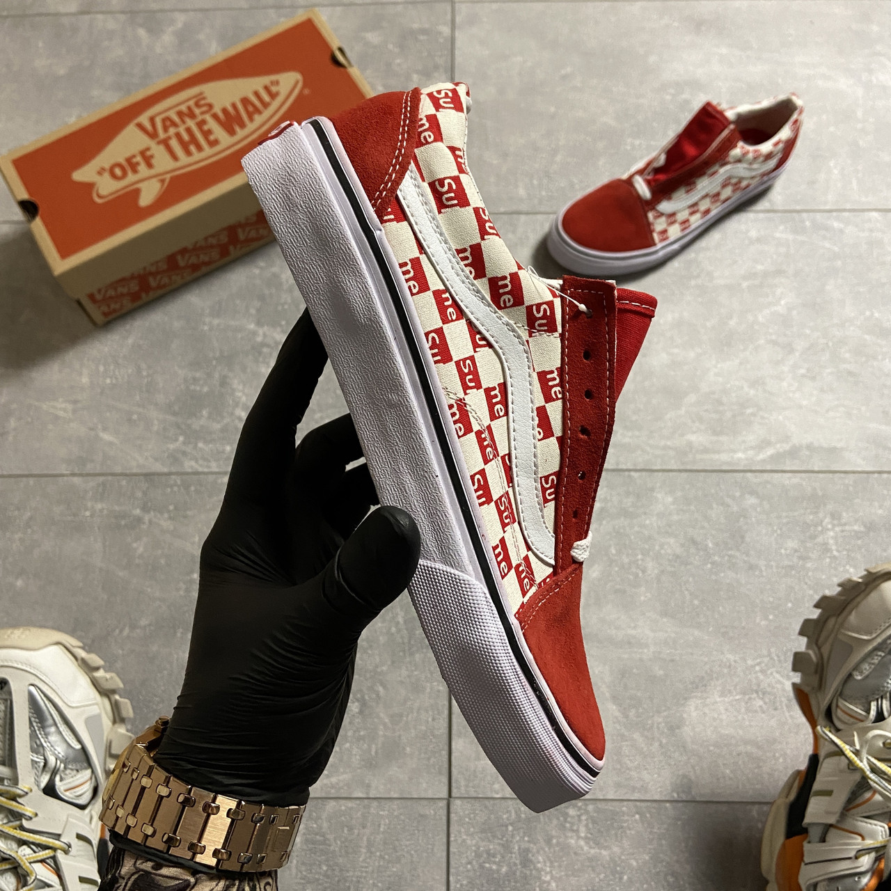 

Кроссовки женские Vans Old Skool Red SUPREME (Красный). Стильные женские кроссовки.