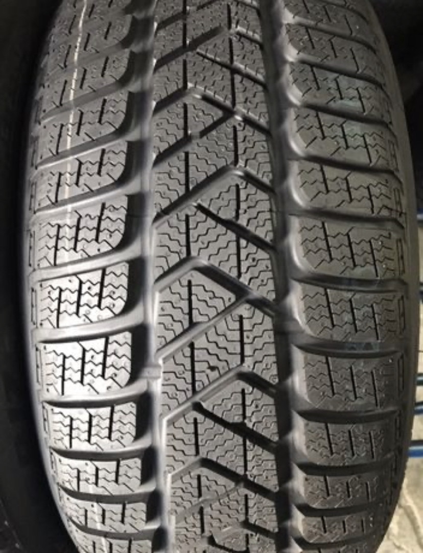 

215/55/17 R17 Pirelli Sotto Zero 3