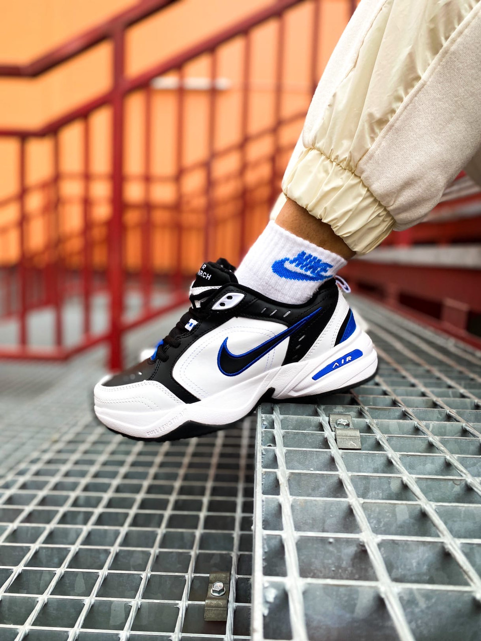 

Мужские белые кроссовки Nike Air Monarch 44, Белый