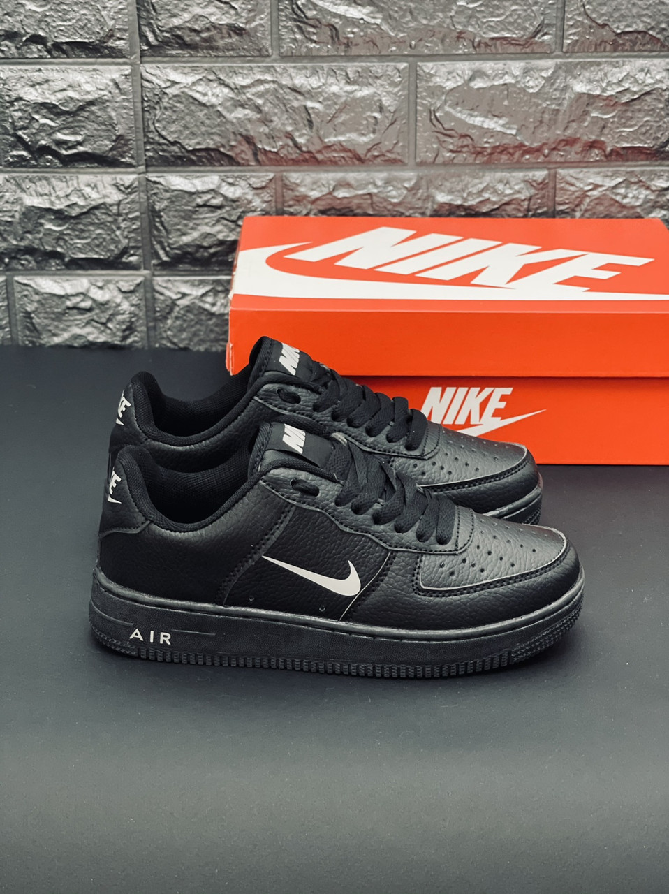 

Кроссовки мужские Nike Air Force AF1 (белый значок найк), Черный