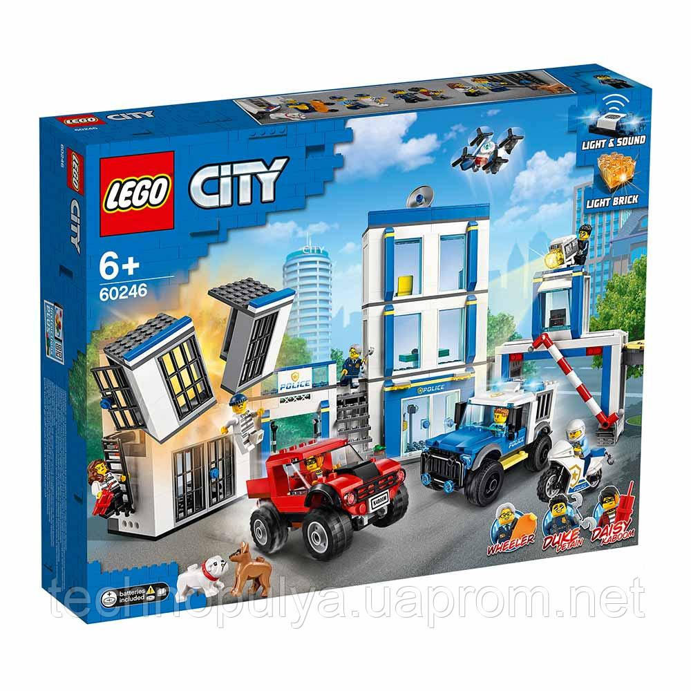 

Конструктор Lego City Police Полицейский участок 743 детали (60246
