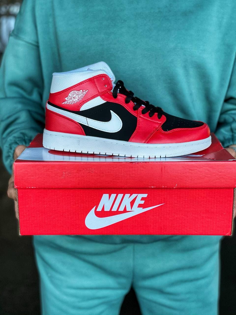 

Мужские кроссовки NIKE AIR JORDAN HIGH RETRO 1 Red Black / Найк Аир Джордан 1 Ретро Красные Черные, Красный