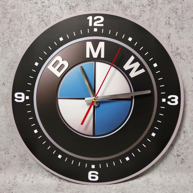 Часы с логотипом BMW