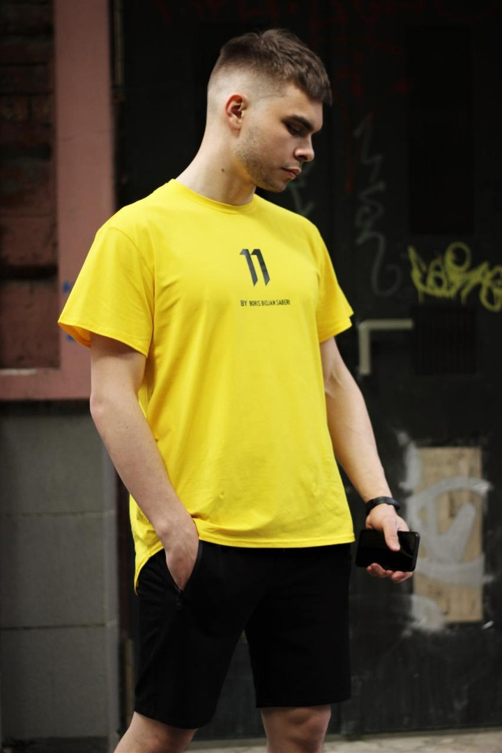 

Мужская желтая повседневная однотонная футболка L