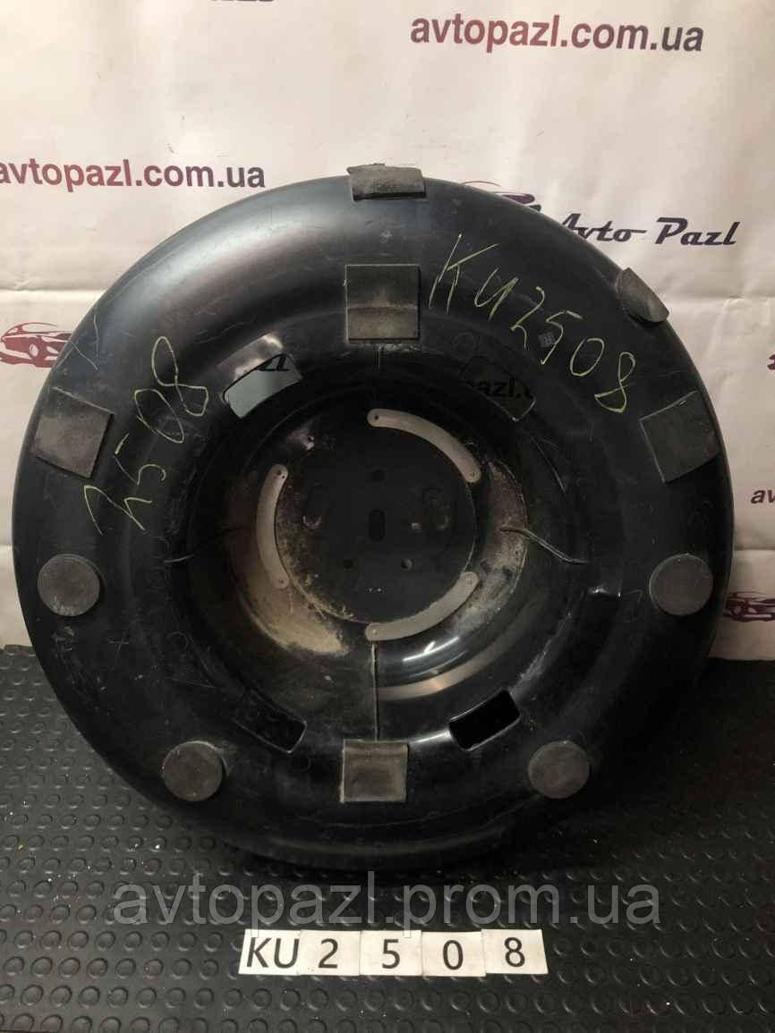 

KU2508 6477342010 кожух запасного колеса Toyota RAV4 00-03 www.avtopazl.com.ua