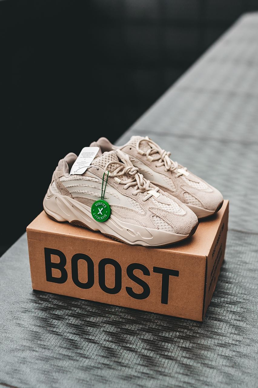 

Кроссовки Yeezy Boost 700 Analog 38, Разноцвет