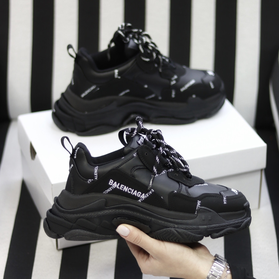 

Женские и мужские кроссовки Balenciaga Triple S Logo Black / Баленсиага Трипл с логотипом. Черного цвета. 37